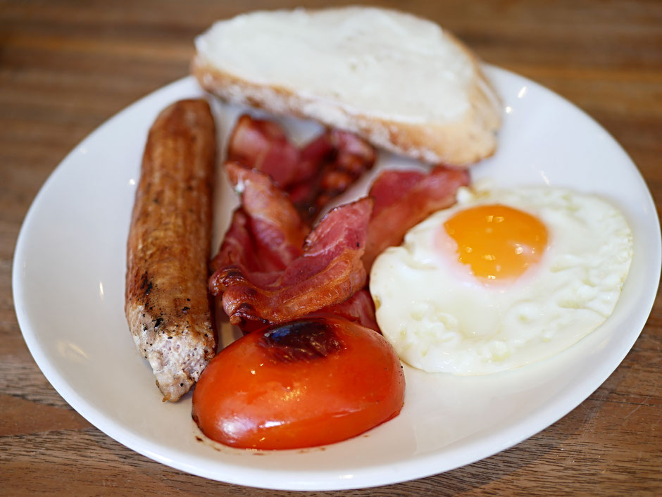 Full english breakfast from Oh deli cafe singapore with gluten-free sausages, organic tomatoes, nitrate free bacon and cage-free eggs from new zealand