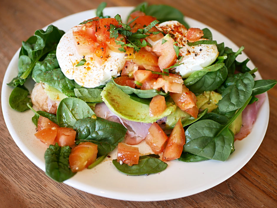 captain;s breakfast from oh deli cafe singapore with spinach, avocado, bread, tomatoes and ham