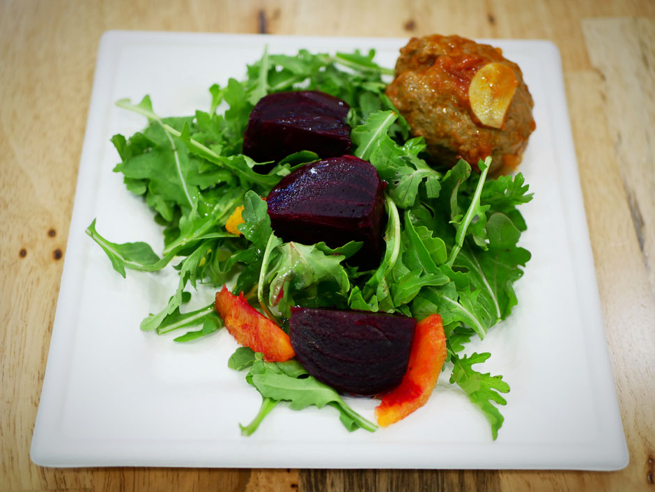 Beetroot, orange and arugula salad with meatballs at SuperNature Cafe