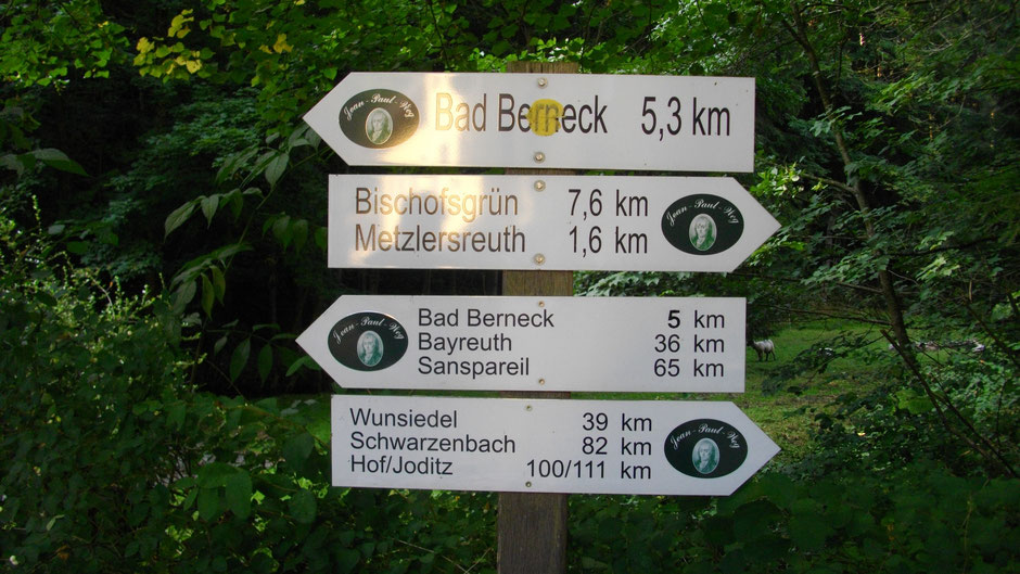 Jean-Paul-Weg Beschilderung, 111 km bis Joditz, 65 km bis Sanspareil
