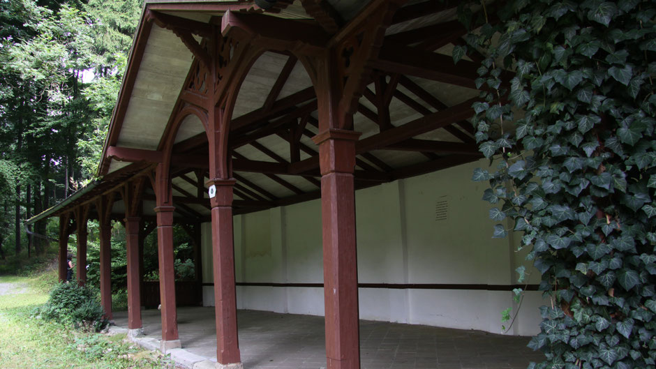 Alte Kolonnade im Kurpark von Bad Berneck