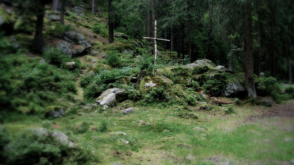 Auf dem Jean-Paul-Weg – Waldkreuz im Thuswald