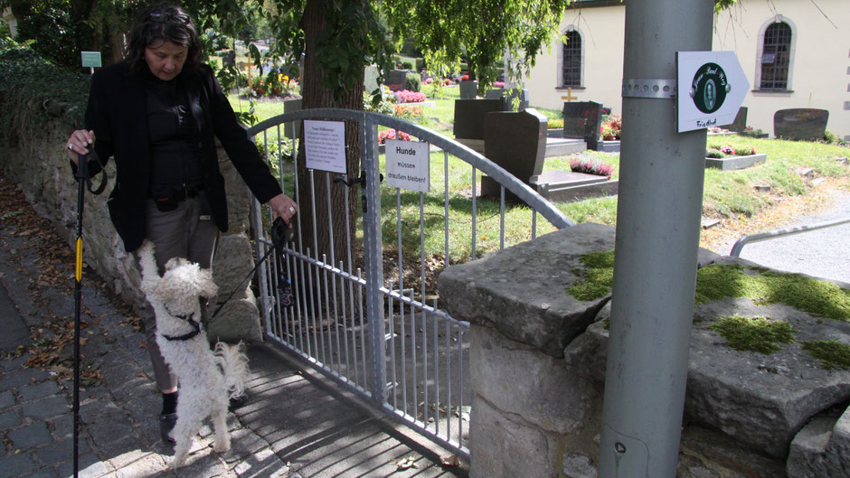 Der Jean-Paul-Weg führt in Goldkronach durch den Friedhof