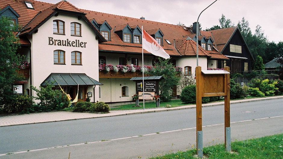 Auf dem Jean-Paul-Weg, in Fattigau vor dem Braukeller, Stationstafel 20 oder 11 "Jean Paul war leidenschaftlicher Biertrinker"