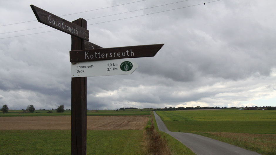 Wegweiser auf dem Jean-Paul-Weg zwischen Goldkronach und Bindlach