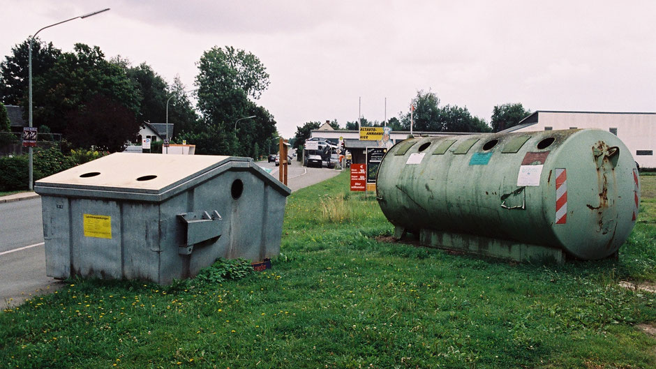 Auf dem Jean-Paul-Weg in Fattigau – Stationstafel 20 – klein, zwischen zwei Müllcontainern – und, schon entdeckt?