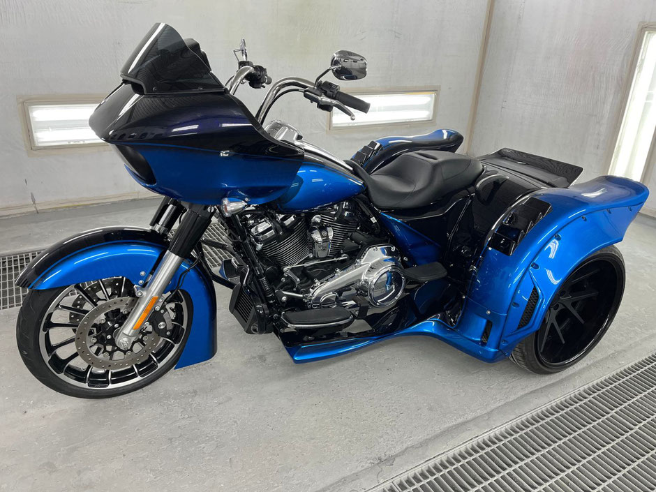 カスタムペイントバイクの施工例,キャンディー塗装,グラデーション 塗装,フレーク塗装を使ってカスタムペイントしたハーレーダビッドソントライク。