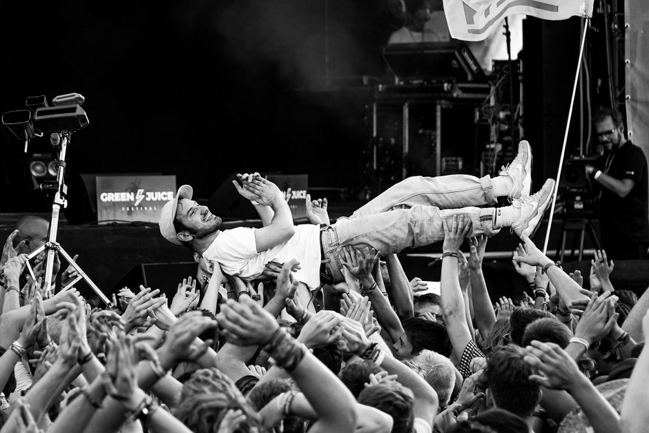 Leoniden - GreenJuiceFestival - 2018 - Bonn - Crowdsurfing - Sänger - Konzertsucht