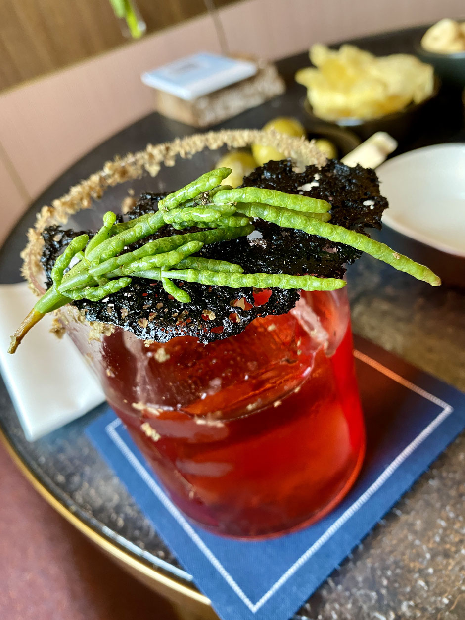 Obendrauf Salicornia: Der Salnegroni in der Alchemia-Bar im Hotel Ca' di Dio – zum Niederknien!