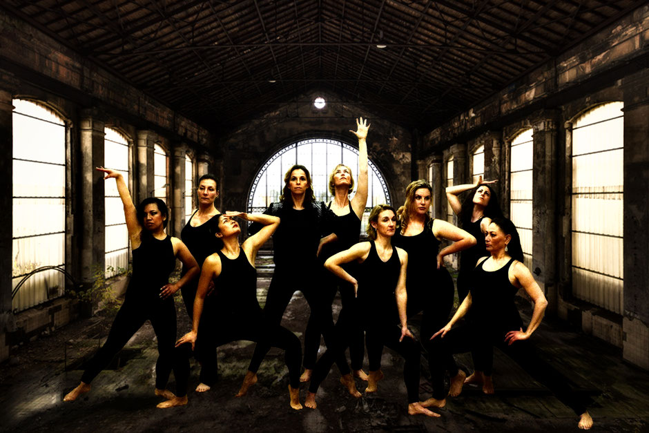 Wilt u een mooie foto van uw dansgroep of groepsfoto's voor de website van uw balletschool? Ik bespreek samen met u een thema en de opstelling van de groep, waarna er unieke foto's gemaakt kunnen worden. 