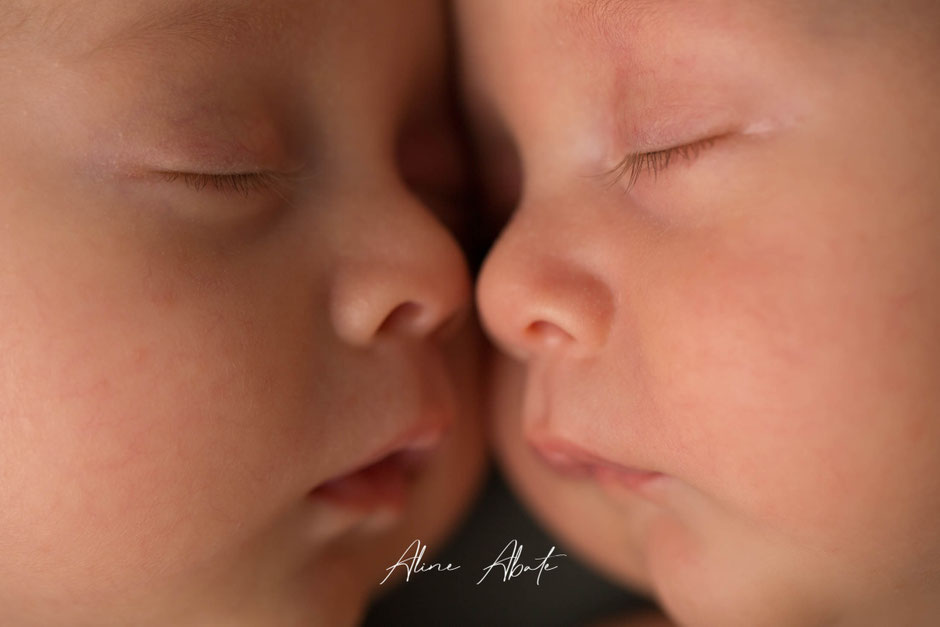 photographe bébé jumeaux endormis Avesnois nouveau-né lumière douce