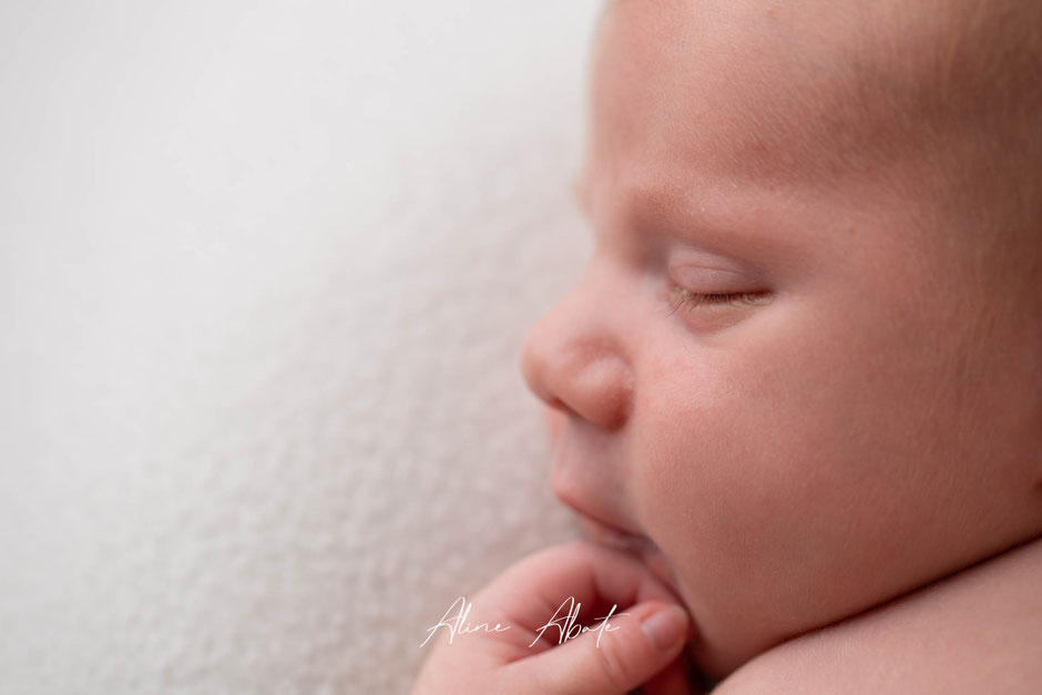 photographe bébé Fourmies détail bébé lumière douce
