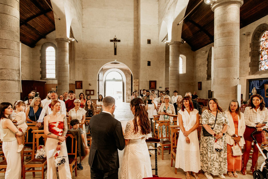 Reportage photo de la cérémonie de mariage surprise à l’église