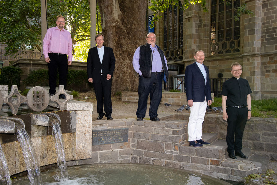 (v.l.) Bernd Wolharn, André Müller, Norbert Nikolai, Christian Becker und Michael Dörnemann feierten ihr silbernes Priesterjubiläum gemeinsam  I  Foto:  Achim Pohl | Bistum Essen