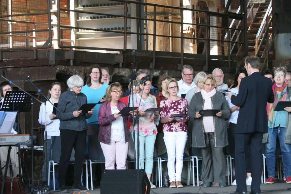 Das gemeinsame Singen wird auch in diesem Jahr beim Pfingstgottesdienst im Landschaftpark eine wichtige Rolle spielen.