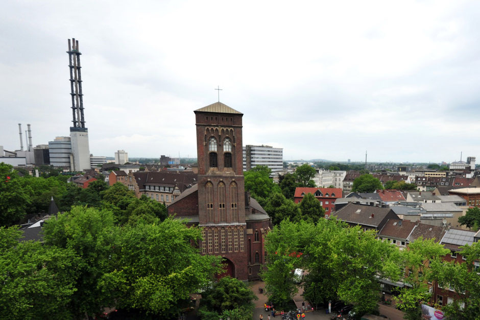 Die St.-Joseph-Kirche am Duisburger Dellplatz wird im kommenden Jahr das neue Zuhause der Jugendkirche Tabgha. Archivfoto: Jörg Schimmel | Funke Fotoservices