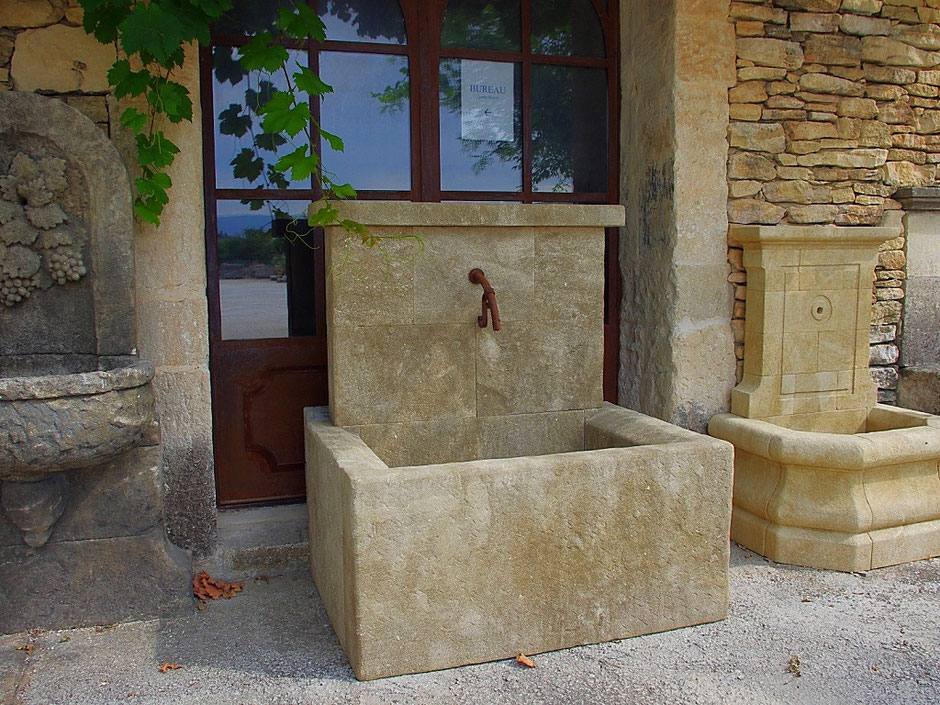 Wandbrunnen Garten CARCASONNE aus Naturstein, französisch, historisch, handgefertigt