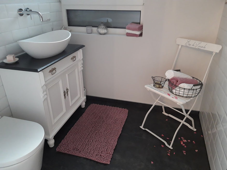 Landhaus Waschtisch "Toulon" mit Wunschlackierung von Land und Liebe