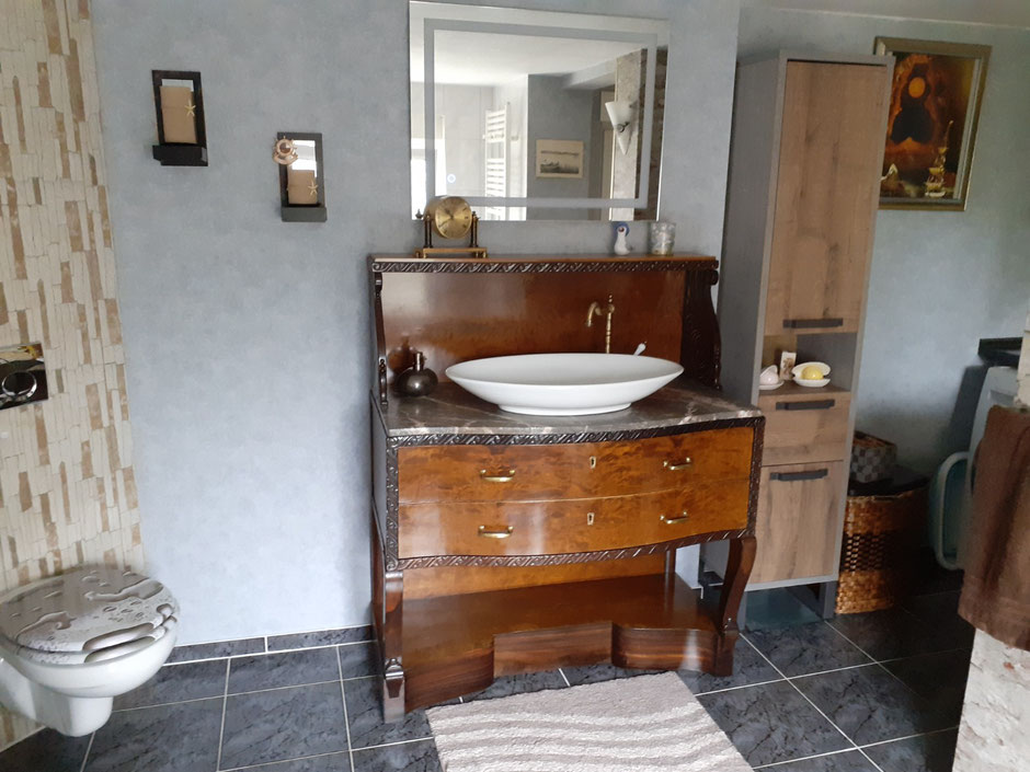 Antiker Landhaus Waschtisch von Land und Liebe