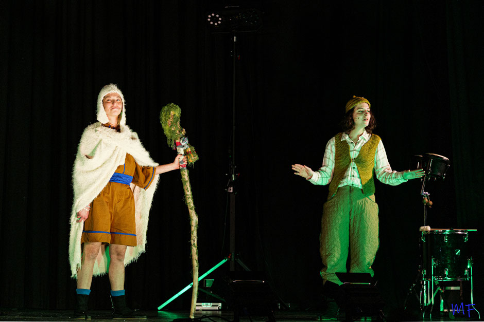 Cliquez sur la photo pour accéder à la galerie du spectacle