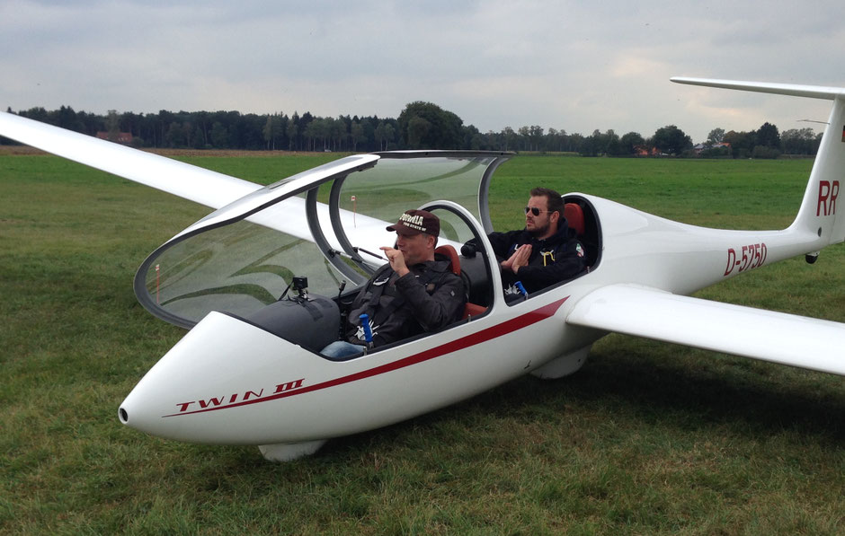 Christian Terschluse mit Max in unserem "fliegenden Sofa" dem Twin III