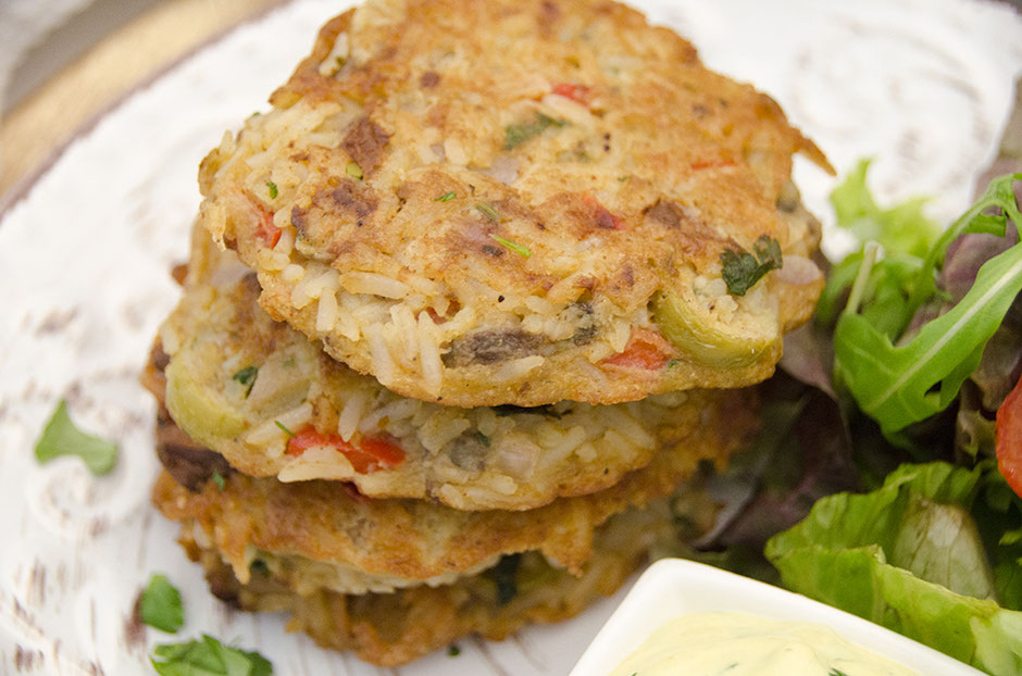 Vegane Reisküchlein mit Koriander-Currydip