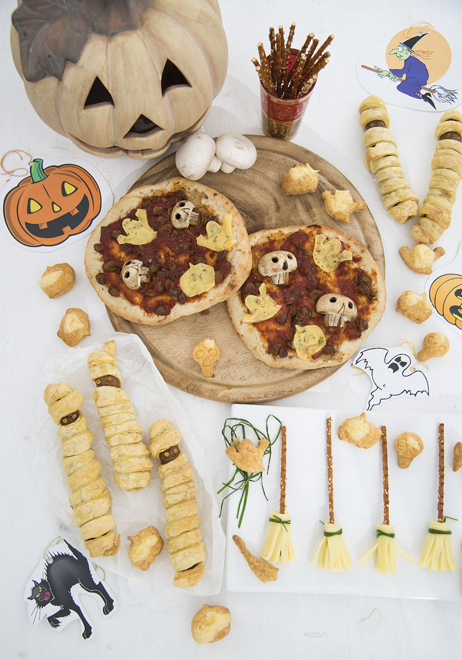 Halloween vegan Würstchenmumien Hexenbesen Totenkopf Pizza