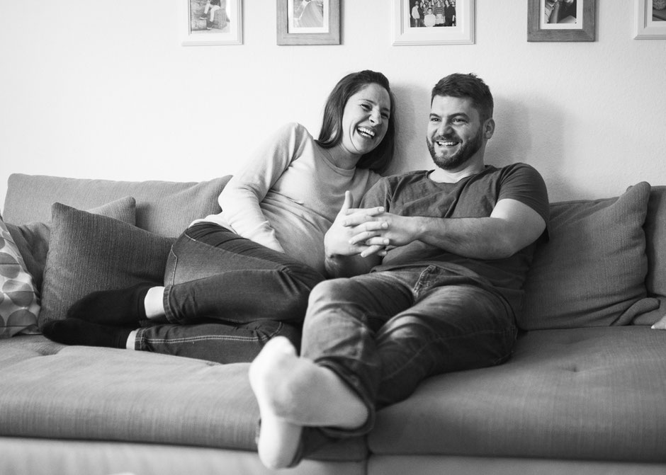 natürliche Babybauchbilder Saarland zu Hause, Babybauchshooting Saarbrücken, Fotografie Corinna Mamok, Babybauchfotos Neunkirchen