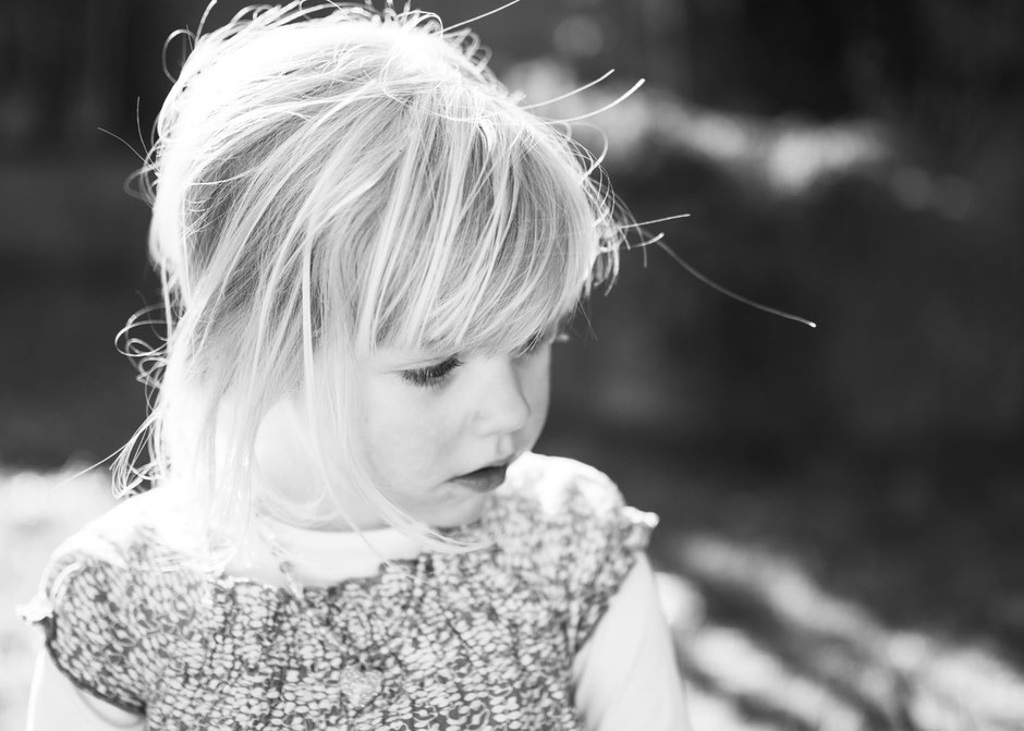 Fotografie Corinna Mamok, Kinderfotos Saarland, Kinderfotos Saarlouis, natürliche und authentische Kinderfotos Saarbrücken, Fotograf Saarland