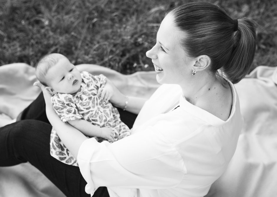 Fotografie Corinna Mamok, Neugeborenenfotos Saarland, Babyfotos Saarlouis, natürliche und authentische Babyfotos Saarbrücken, Fotograf Saarland