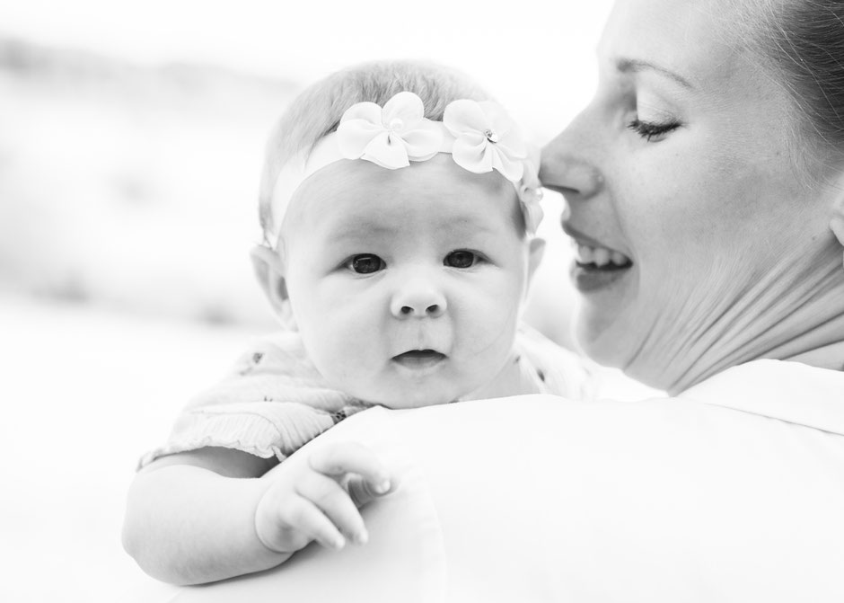 Fotografie Corinna Mamok, Neugeborenenfotos Saarland, Babyfotos Saarlouis, natürliche und authentische Babyfotos Saarbrücken, Fotograf Saarland