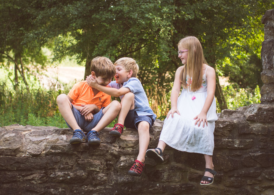 Fotografie Corinna Mamok, natürliche Familienfotos Saarland, Imagefilm Familienfotograf