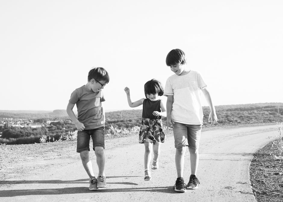 Fotografie Corinna Mamok, Kinderfotos Saarland, Kinderfotos Saarlouis, natürliche und authentische Kinderfotos Saarbrücken, Fotograf Saarland