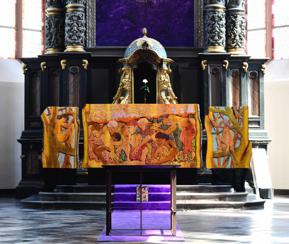 Die lange Suche; Reliefskulptur; Citykirche Aachen