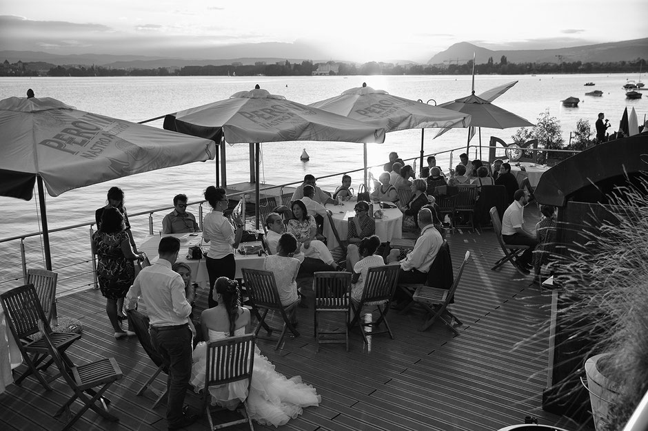 vin d'honneur des mariés au bord du lac d'Annecy reportage mariage cocktail