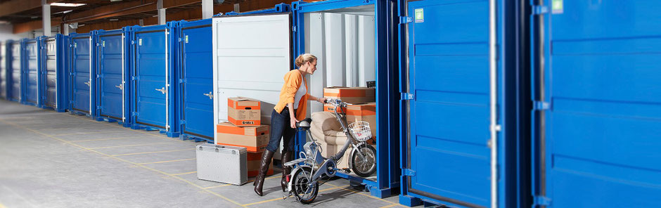 Blaue Boxen Self Storage Selbsteinlagern