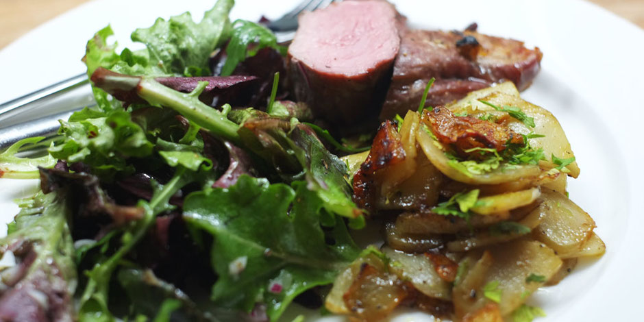 Kerstins Keto, gebratene Topinambur mit Iberico Filet und Wintersalat