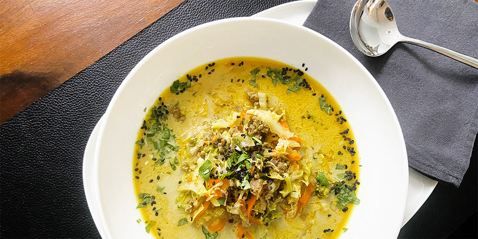 Kerstins Keto, Chinakohlsuppe mit Rinderhack und Kokos