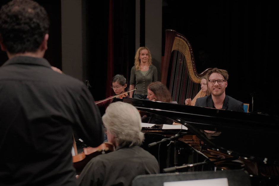 Clemens Pötzsch on Piano, Anke Sieloff in the Background