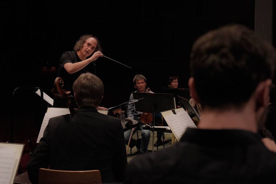 Bernd Ruf conducting the Baden-Badener Philharmonie during rehearsals for the East West Symphony project