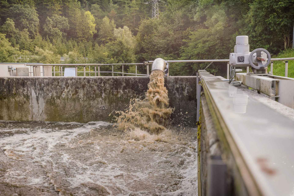 Zurückpumpen aus dem Schlammwasserbecken