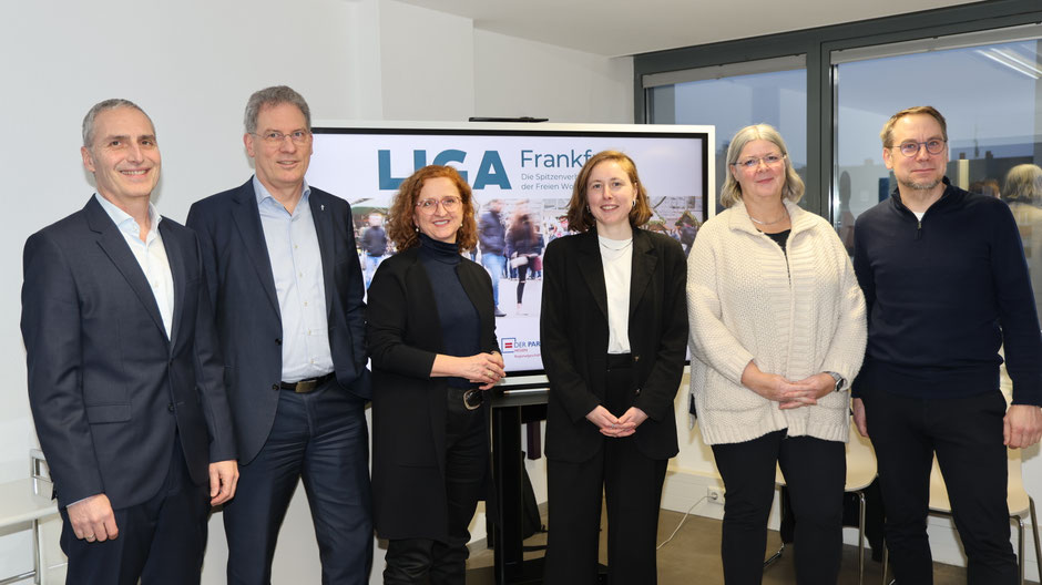v. l. n. r.: Axel Dornis (AWO), Markus Eisele (Evangelischer Regionalverband Frankfurt und Offenbach), Stadträtin Elke Voitl, Franziska Zühlsdorff (Der Paritätische), Gaby Hagmans (Caritas), Dierk Dallwitz (DRK)