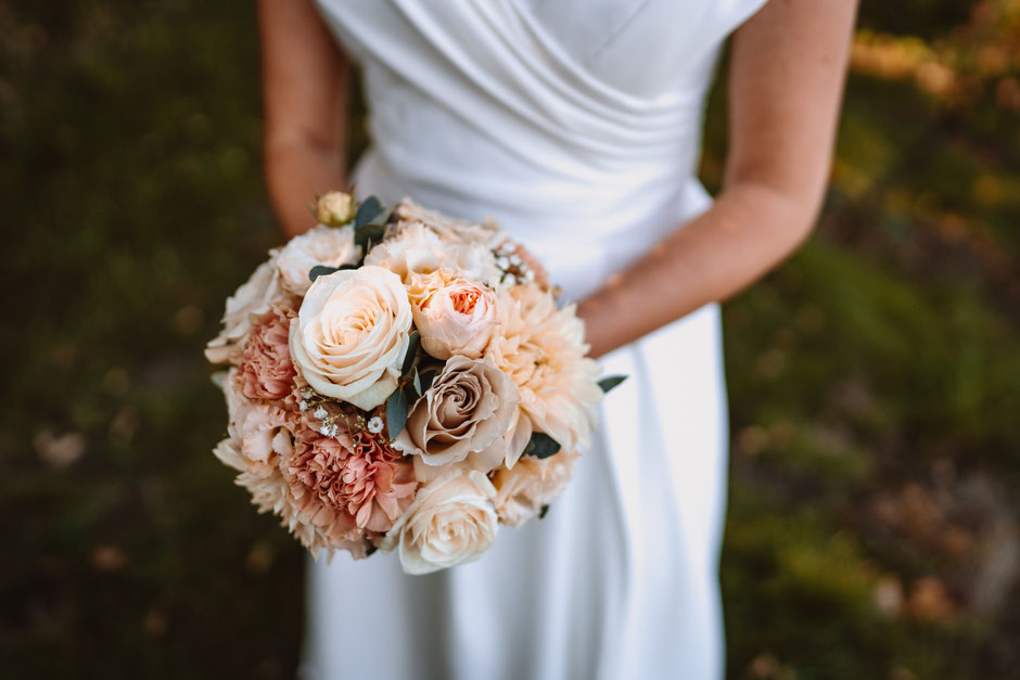 Schick Floristik Hochzeit Brautstrauß Fellbach Robingrafie