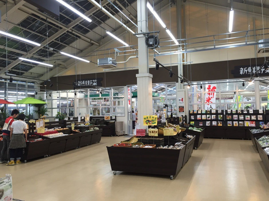 Inside of Farm Produces shop at Joyful Honda Tokyo Mizuho shopping tourist spot TAMA Tourism Promotion - Visit Tama　農産物直売所　店内　ジョイフル本田瑞穂店　東京都瑞穂町　買い物　ショッピング　観光スポット　多摩観光振興会