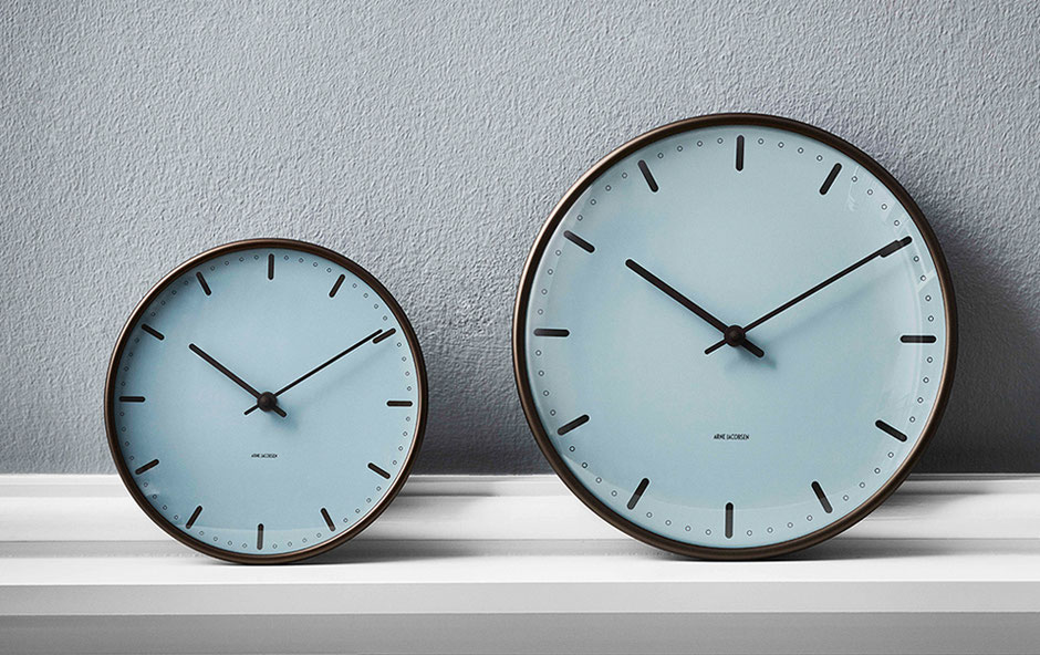 ARNE JACOBSEN Wall Clock City Hall Royal Blueの画像