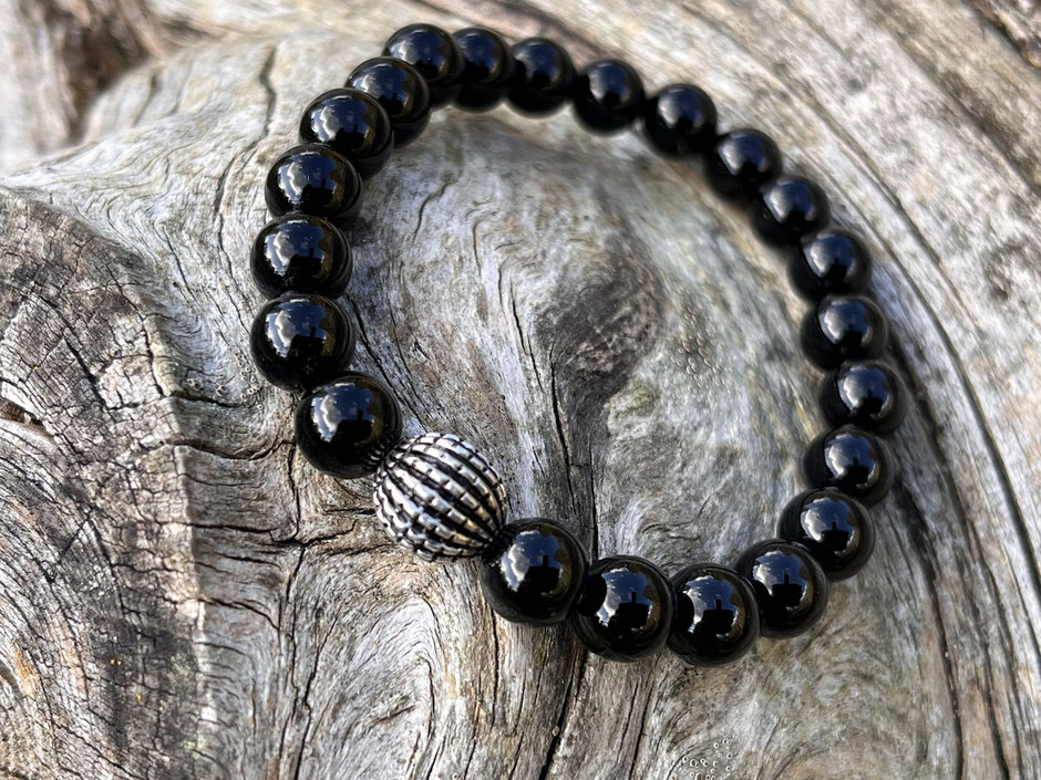 Onyx Armband mit glänzenden schwarzen Kugeln und einer Bali Perle in Silber