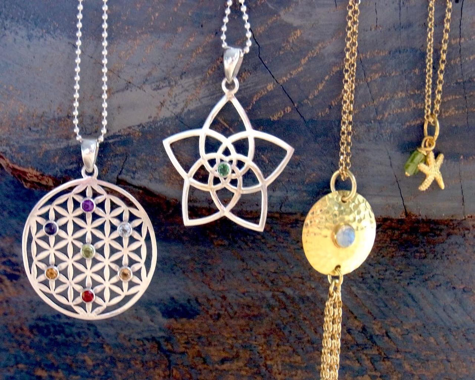 Ketten mit Symbol Anhänger in silber und vergoldetem Silber - handgefertigter spiritueller Schmuck von SUMAJU