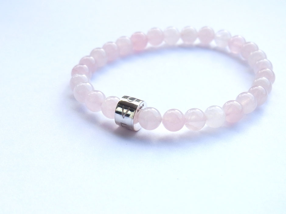 Rosenquarz Armband mit Gravur LOVE auf einem Silberelement