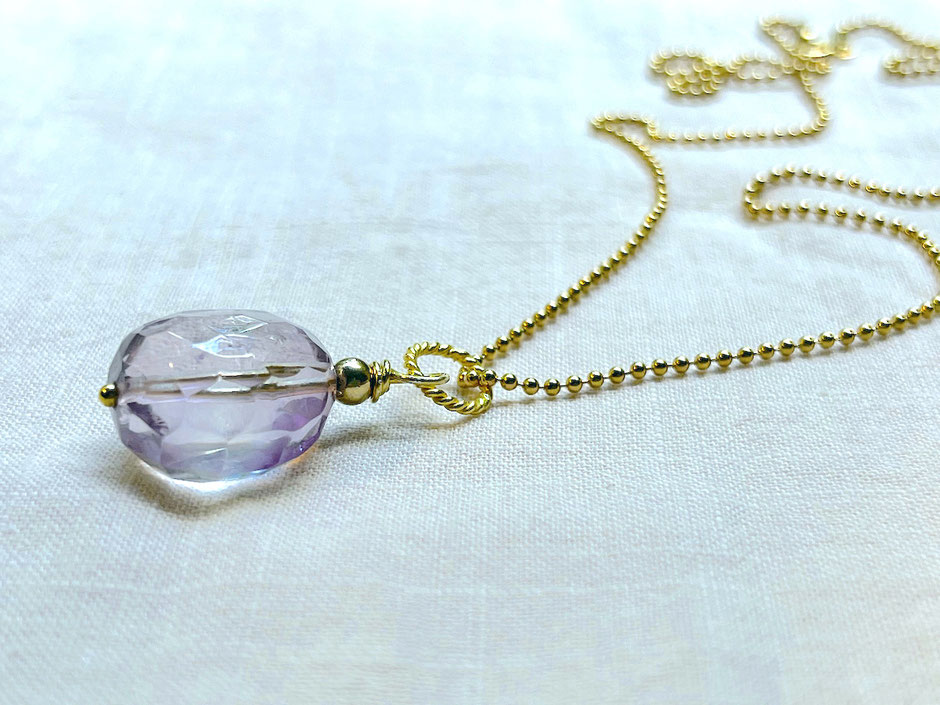 Goldene Kette mit Lavendel Amethyst Anhänger