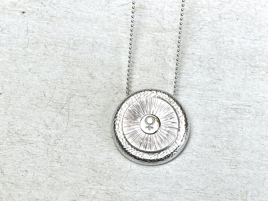 Venus Planet Gong Anhänger mit Kette aus 925 Silber
